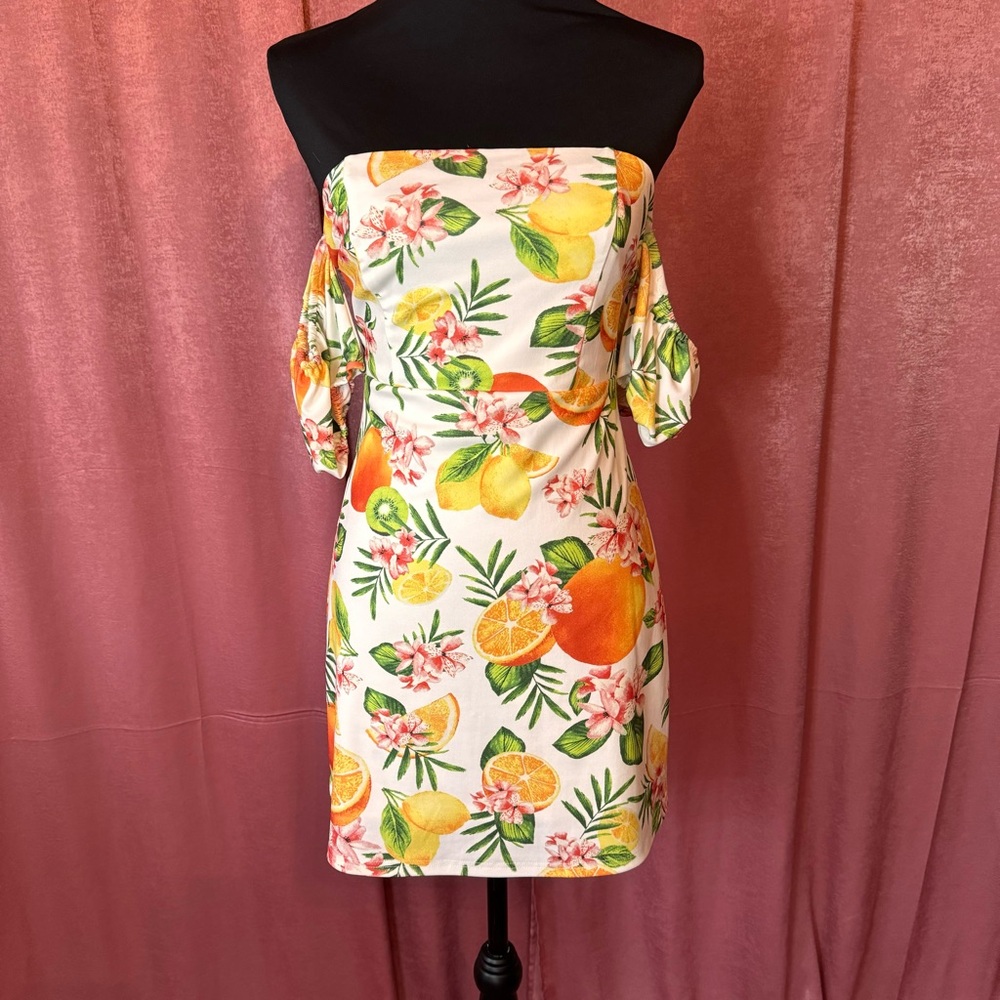 Fun fruit print cold shoulder dress by Forever 21. Sz M NWOT